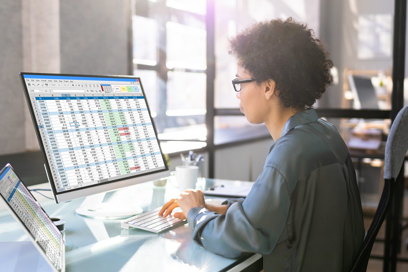 African American Office Employee Auditor Using Spreadsheet Learn CPE